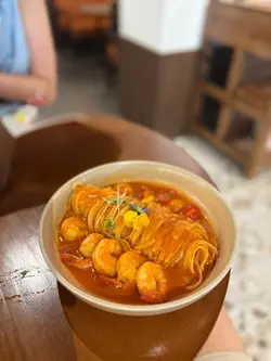 Tiger prawn linguine with tomato sauce