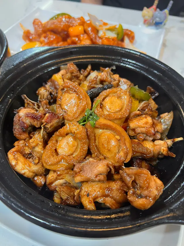 鮑魚滑雞煲
