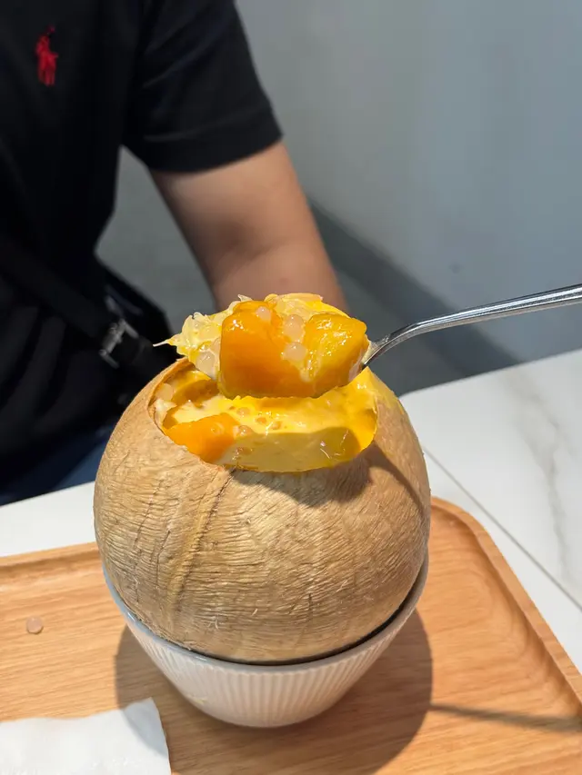 椰皇楊枝甘露小丸子配芒果雪糕🥥🥭