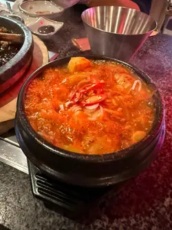 泡茶豆腐湯岩岩好味，不會太咸，泡菜好食又多料。