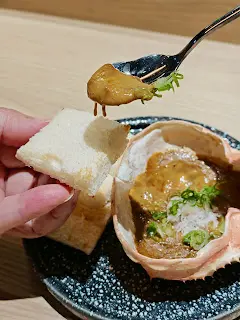 蟹膏多士