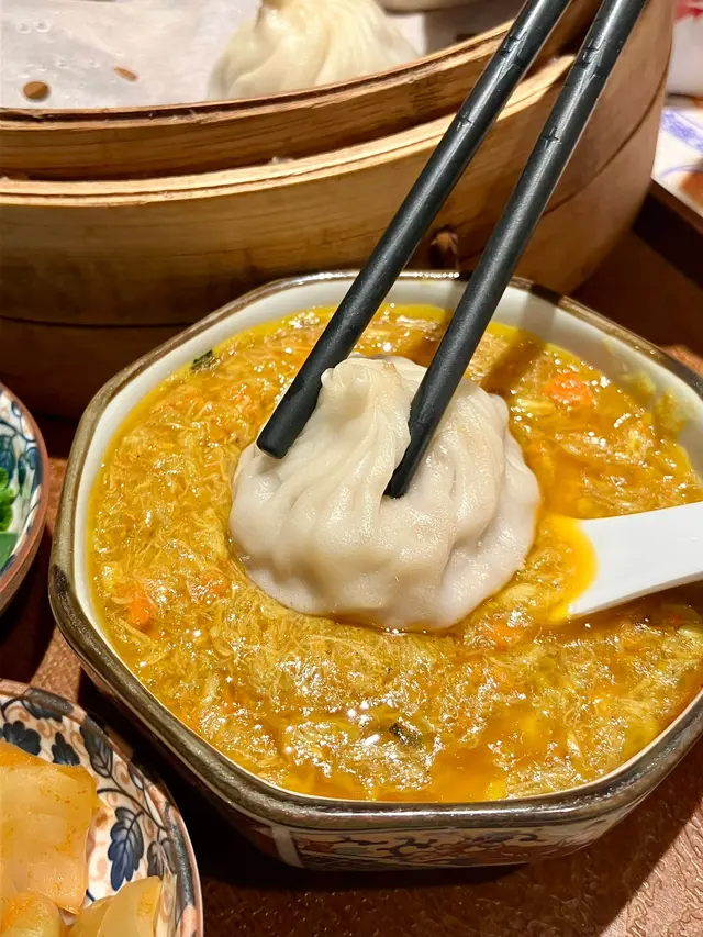 蟹粉浸小籠包