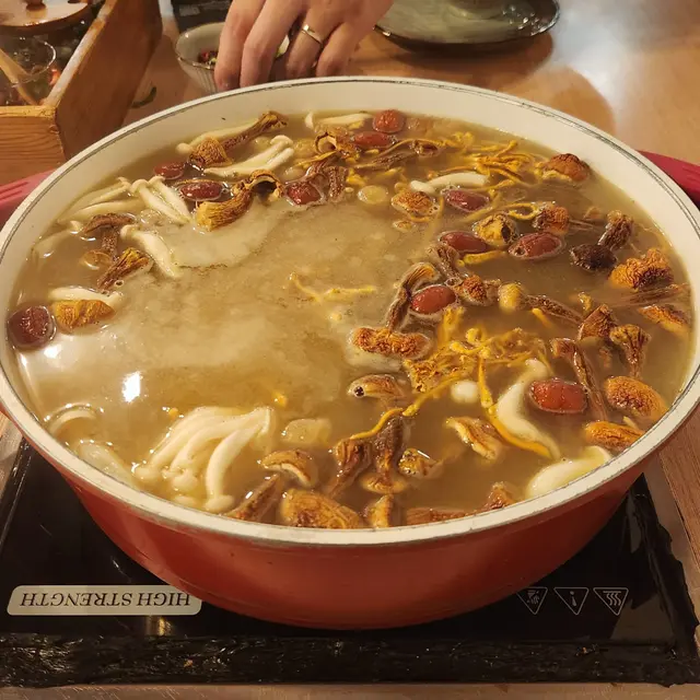 松茸養生鍋