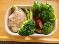 鸡胸肉荞麦面配沙律