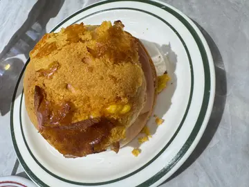 甩皮硬掘掘菠萝油
