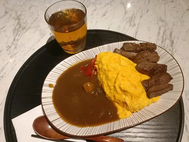 日式牛柳蛋包飯 (烏龍茶)