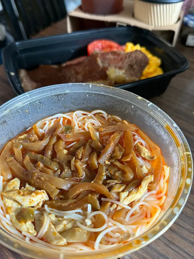 叻沙雞絲榨菜米粉