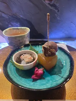 沖繩水雲配蟹肉，配海螺貝+蘿蔔