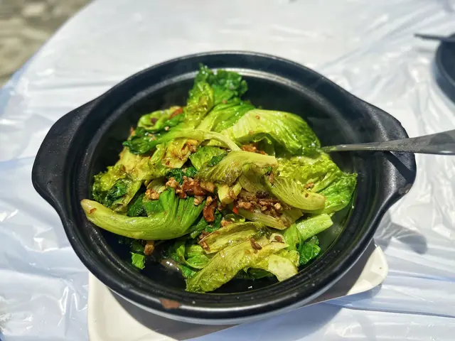 蝦膏啫啫唐生菜煲