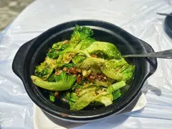 虾膏啫啫唐生菜煲