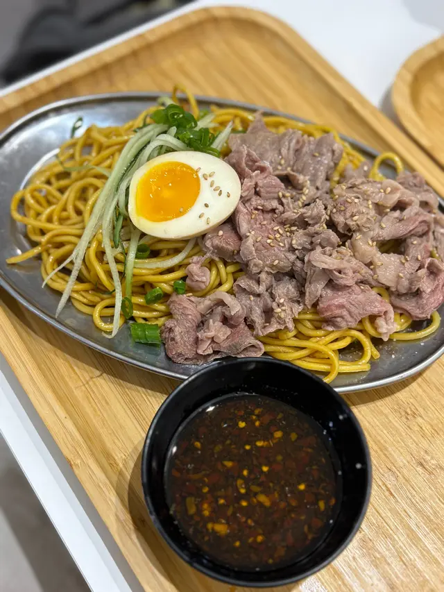 蔥油汁和牛撈麵