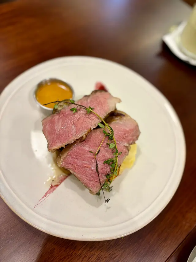 48小時慢煮美國黑毛安格斯牛小排• 烤雜菜•紅酒燒汁