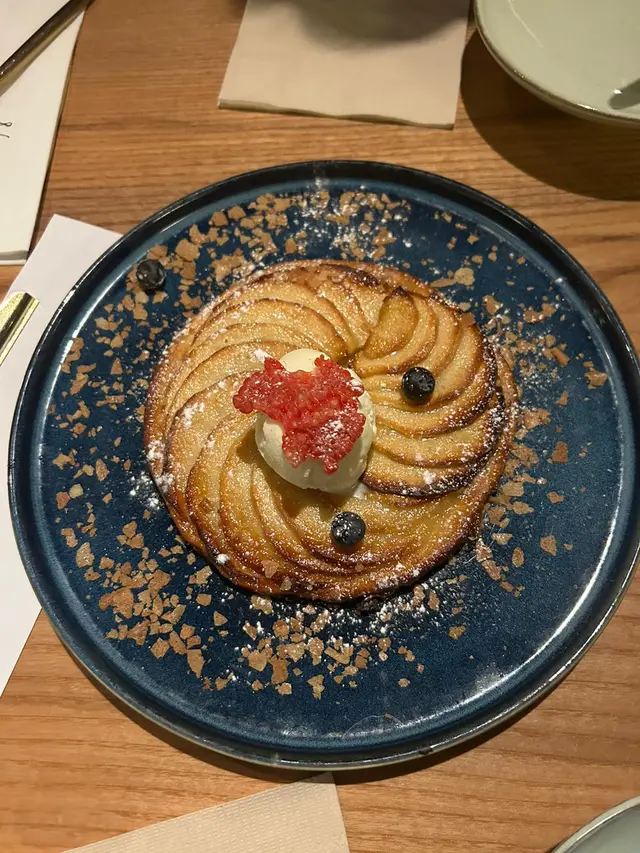 精緻得嚟夠料 一片片蘋果成層次
配上雪糕一冷一熱 冰火交融😍😍
飽肚感:🉑