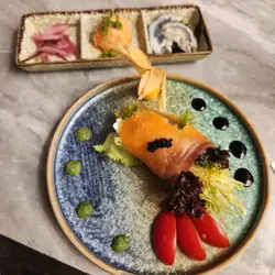 煙三文魚沙律配魚子醬 Caviar Smoke Salmon Salad & 三色洋蔥漬+三文魚牛油果他他+醋漬三文魚魚鮫軟骨 