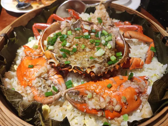 籠仔蒜茸肉蟹蒸炒飯