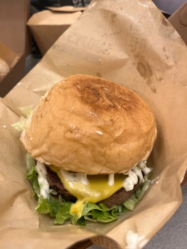 安格斯牛肉芝士漢堡