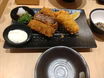 黑椒牛肉千層錦配忌廉蟹肉