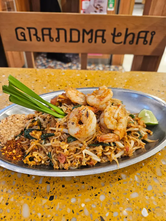 鳳尾蝦炒金邊粉