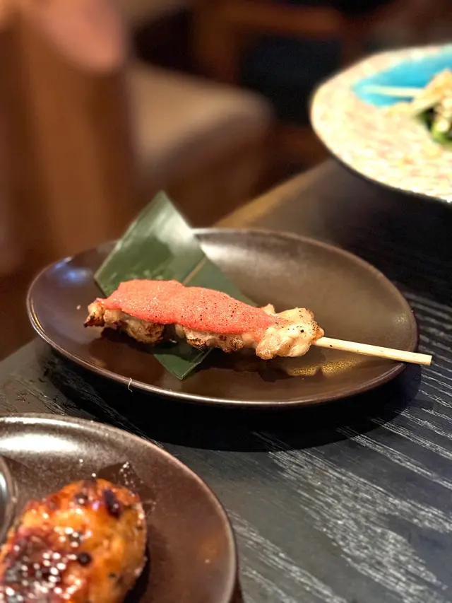 雞腿肉裹明太子醬,烤到微焦,肉嫩多汁,明太子鹹香帶奶香。