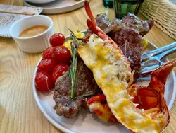 波士顿龙虾（半只）拼澳洲西冷牛扒配餐饮