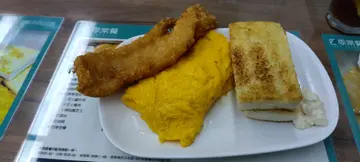 炸鱼炒蛋早餐