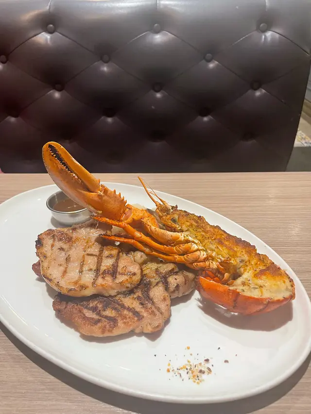 法式芝士焗龍蝦配英國豬柳扒