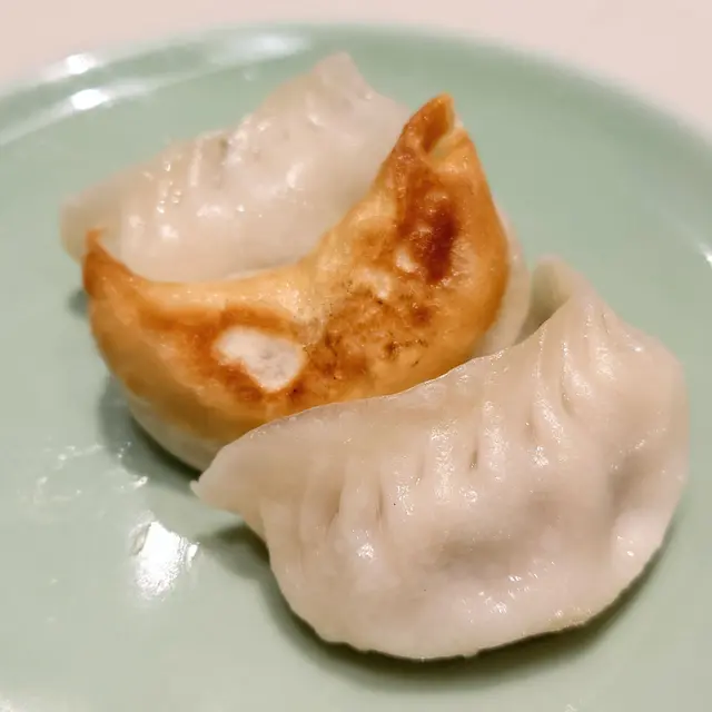 雪菜河虾仁锅贴