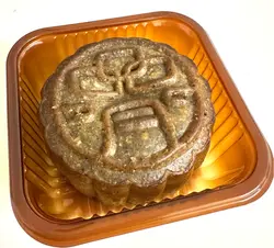 饼皮的焙茶味够香醇👍🏻但软心朱古力不是Dark Chocolate ,所以略甜,但整体来说还是不错!