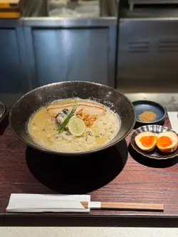 牡蠣白湯拉麵