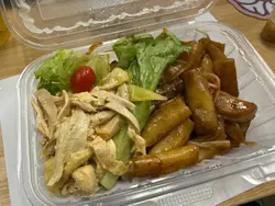 手撕雞泰式炒腸粉