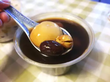 桑寄生莲子红枣蛋茶