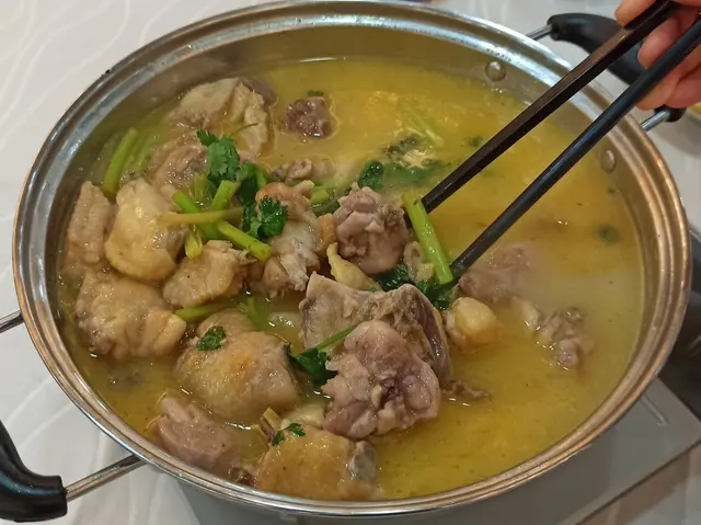 白胡椒豬肚雞煲