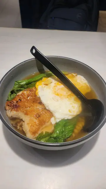 香煎鸡扒熟蛋公仔面
