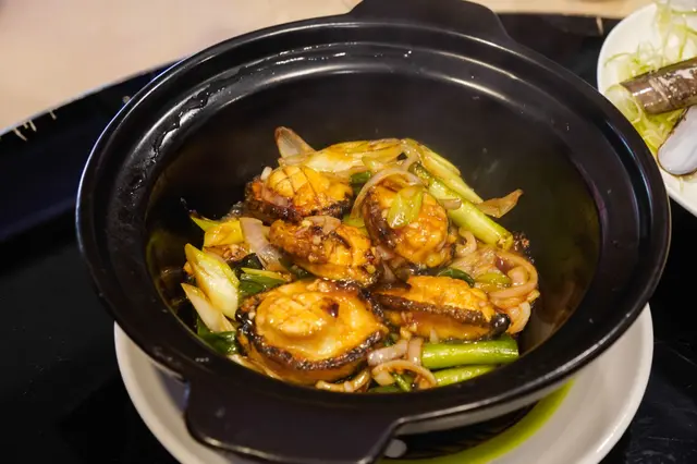 三蔥鮮鮑魚煲