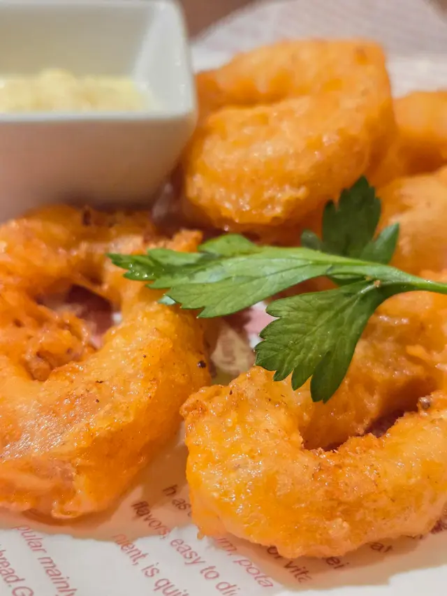 意式炸魷魚圈配他他汁