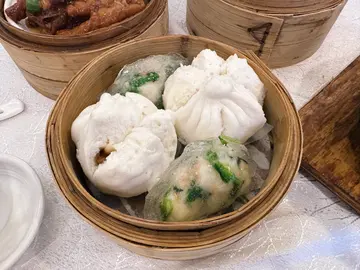 叉烧包菜苗饺拼盘