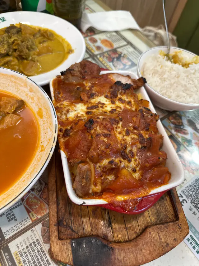 超大份嘅鮮茄雞扒焗飯