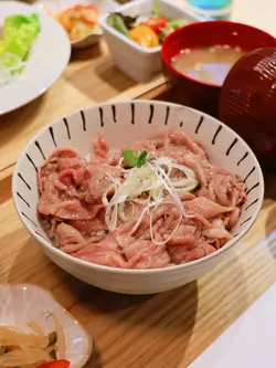 Wagyu  Beef  Rice  Bowl  Set