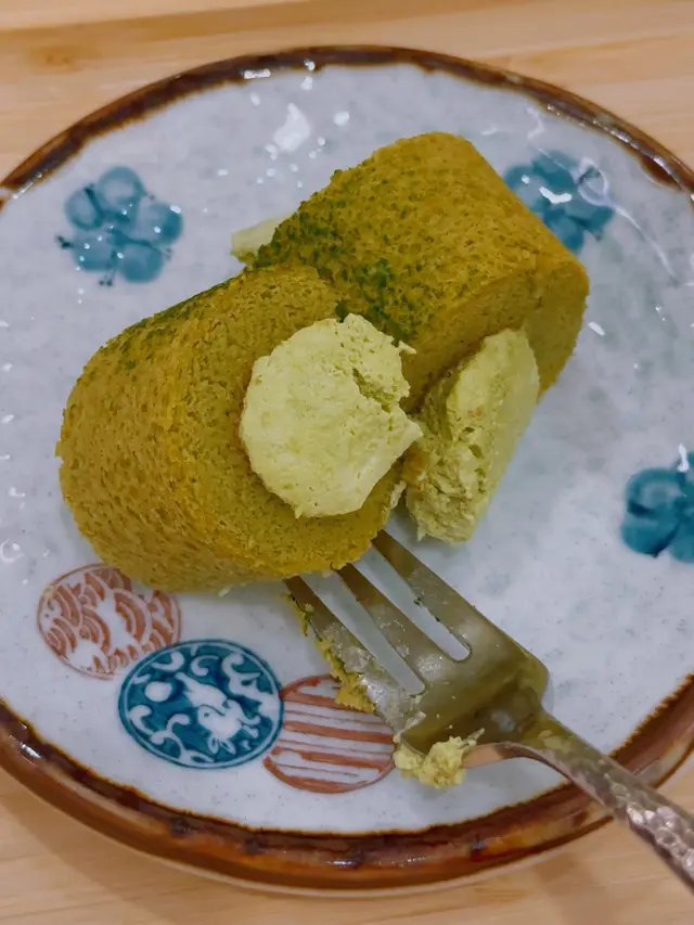 抹茶鮮奶(+濃縮咖啡)配小抹茶卷$78