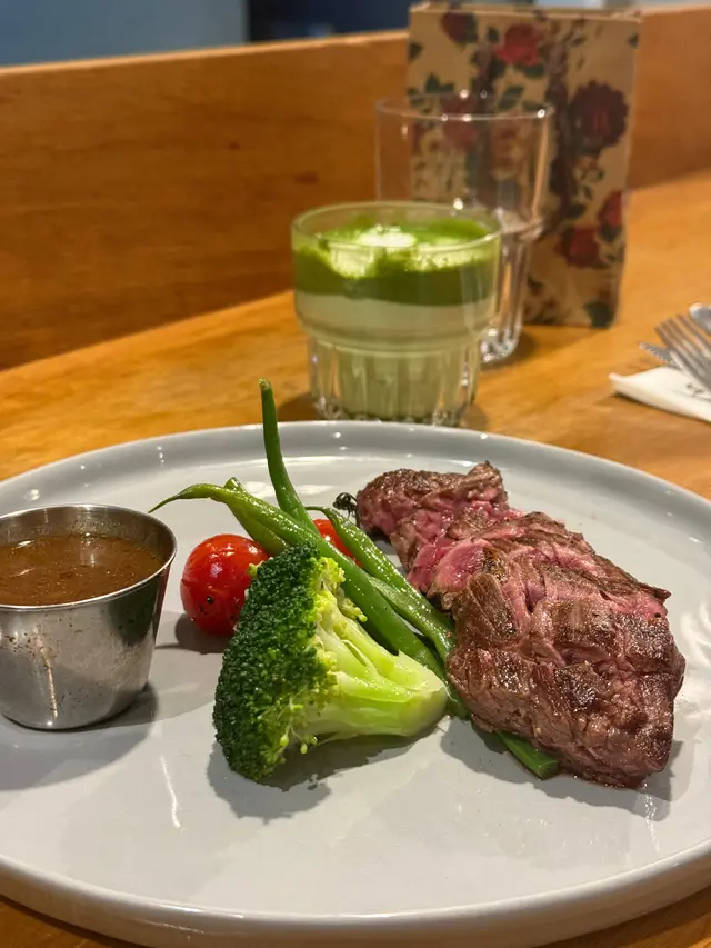 扒西冷220克 • 精選時菜 • 薯蓉