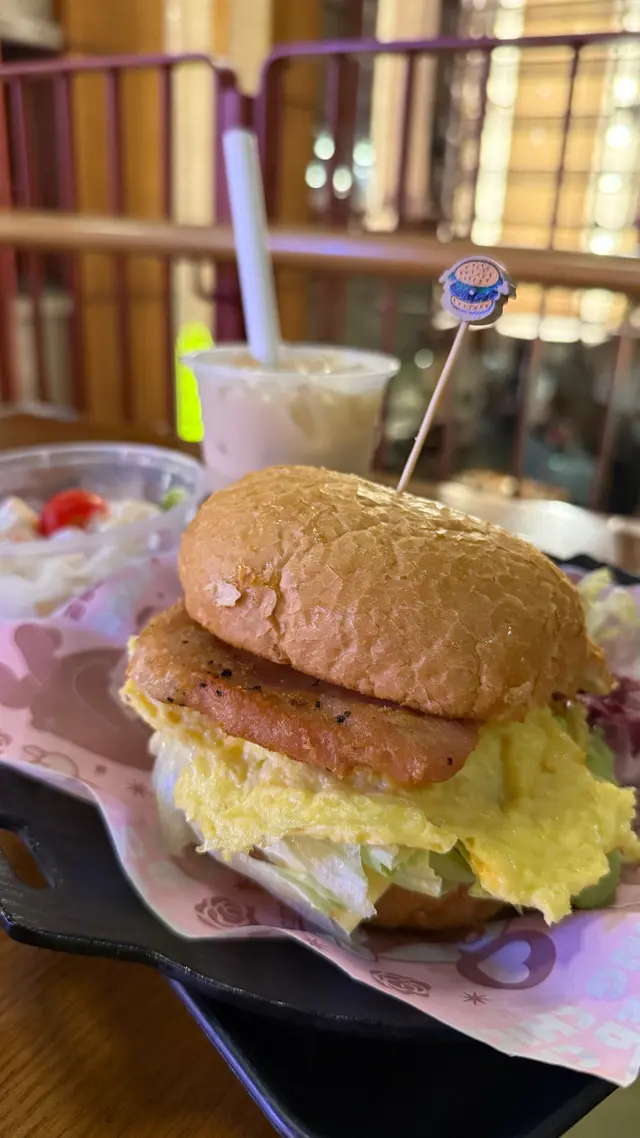 香脆豬扒炒蛋滑蛋豬仔包