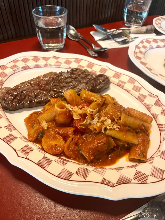 Striploin Spicy Arrabbiata Rigatoni