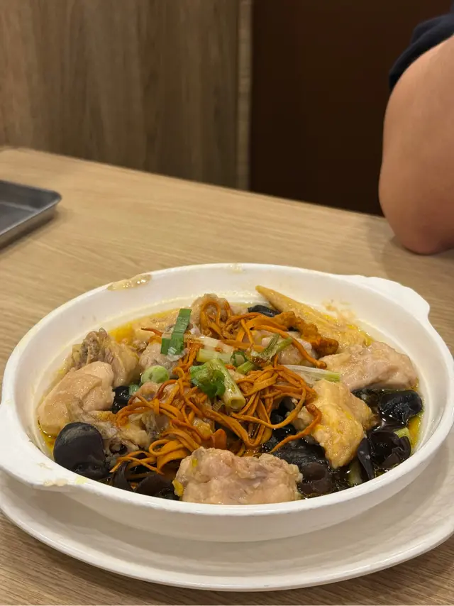 蟲草花雲耳蒸雞