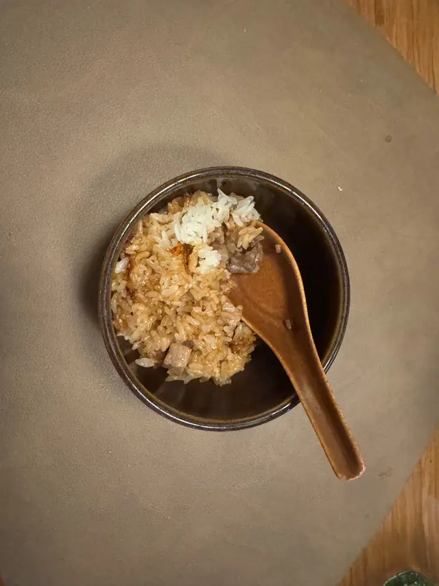 點諗到咁西餐嘅地方有香港名物煲仔飯食？仲要係好過我食過嘅煲仔飯頭幾位名店！個飯焦真係恰到好處，味道唔死咸，不過放最尾上菜，好飽， 食唔哂， 有啲可惜！   