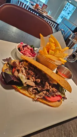 意式蕃茄香草芝士牛肉三文治