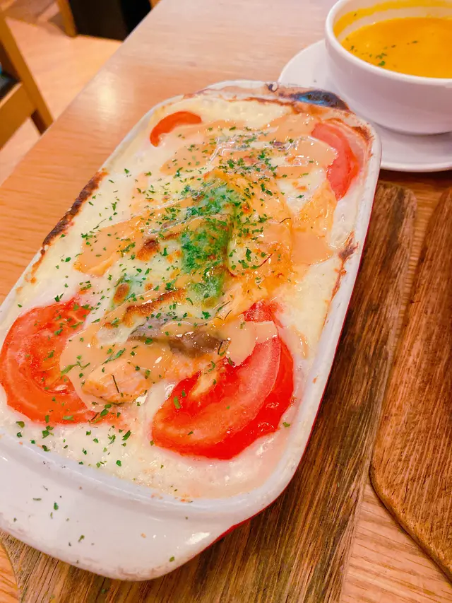 鮭魚牛油果忌廉焗飯