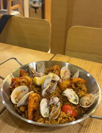 Seafood paella