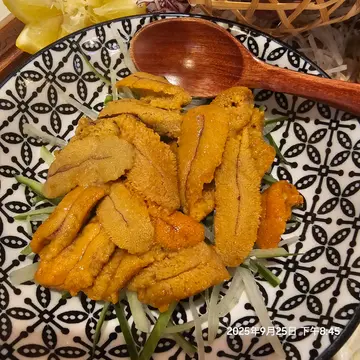 Yetuk MILFning bakalavr ziyofatida tajribali mushuk yalagan haqidagi hikoya