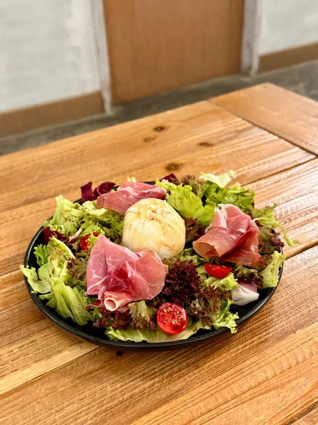 巴馬火腿蜜糖布袋芝士沙律配黑醋