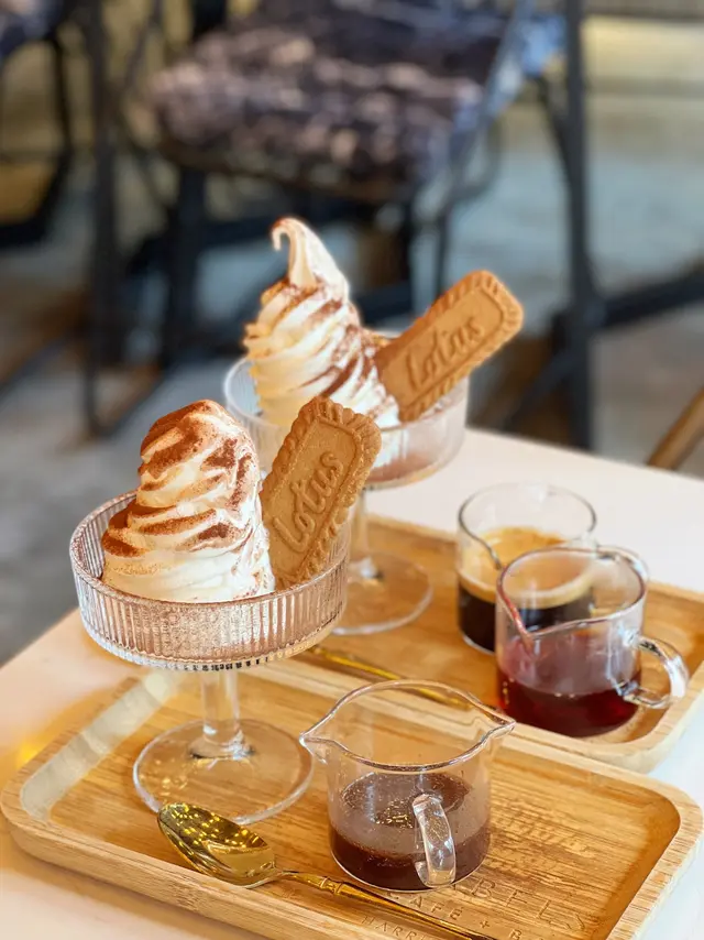 黑松露特濃朱古力醬牛奶雪糕 & 濃伯爵茶X特濃咖啡X牛奶雪糕